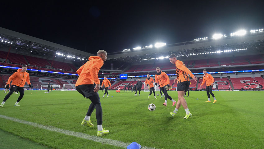 https://shakhtar.com/-/media/fcsd/news/2024/november/26_news/26_open-training-session/gal/mls_0529dsc_3701.jpg?1732685390508