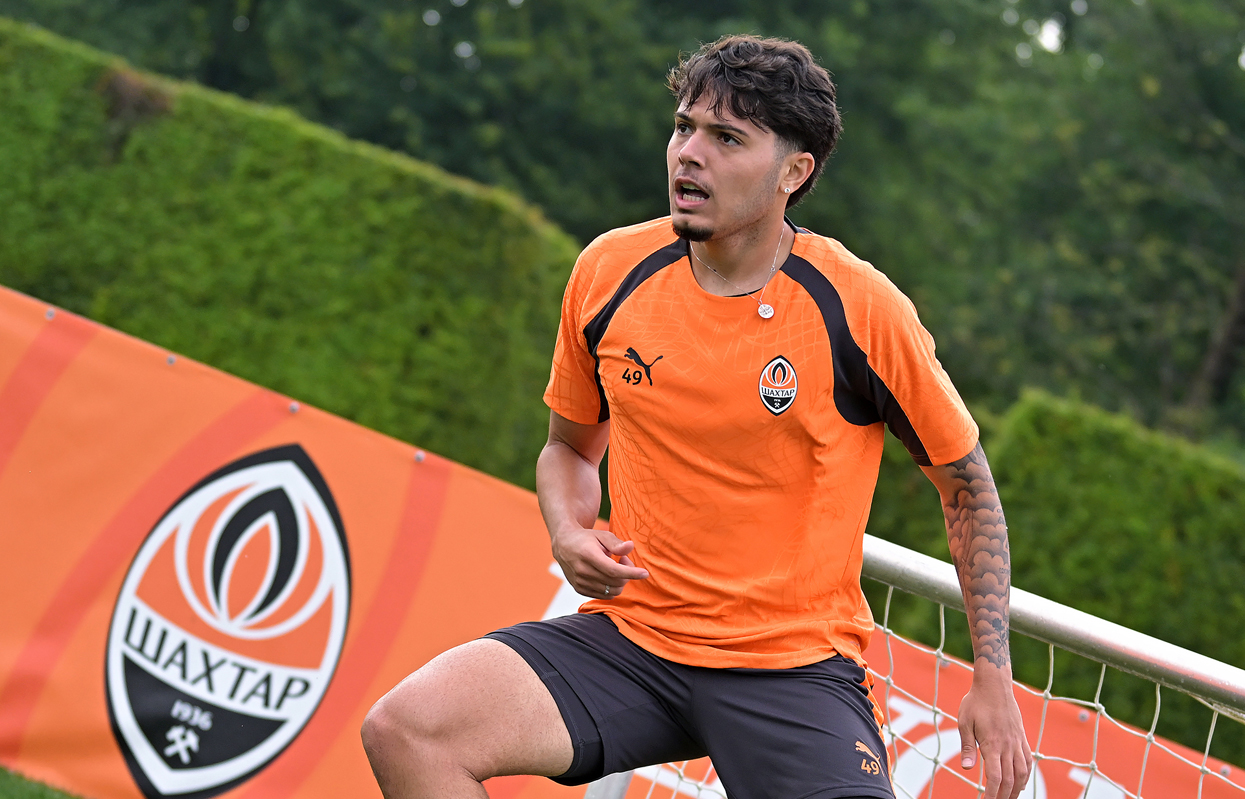 FC Shakhtar training camp