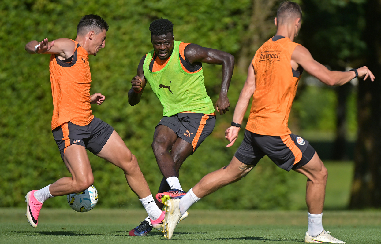FC Shakhtar training session