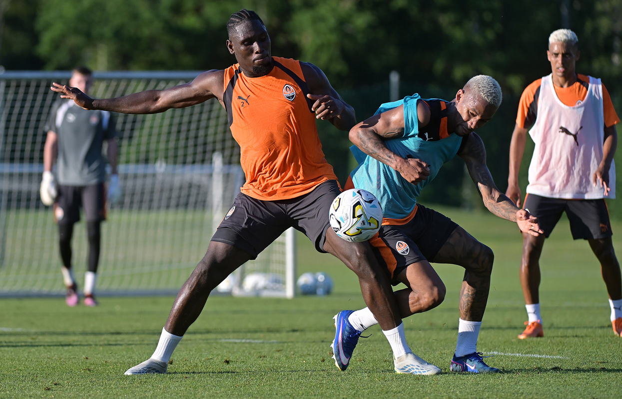 Shakhtar training session