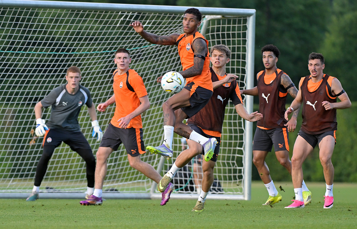 FC Shakhtar training camp