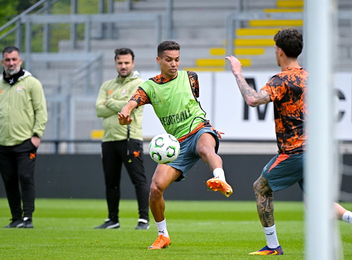 FC Shakhtar training session in London